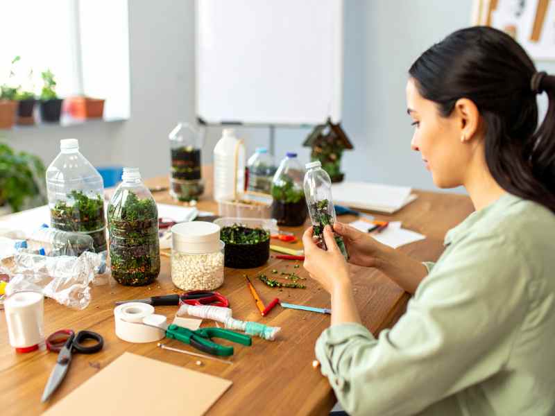 DIY-Christmas-Crafts-From-Recycled-Materials