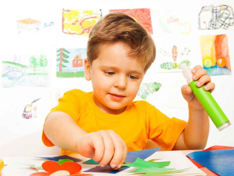 Tips-for-Kids-Family-Friendly-Crafts- No-Sew-Fabric-Options-for-DIY-Projects.