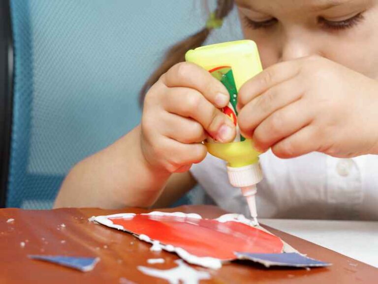 What-Glue-To-Use-For-Paper-Crafts