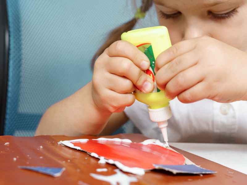 What-Glue-To-Use-For-Paper-Crafts