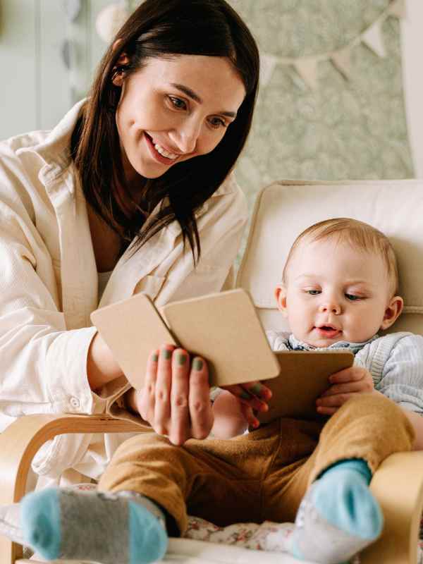 Valentines-Board-Book-Reading-Time.