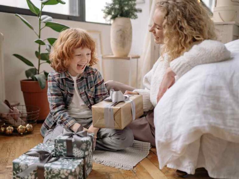 DIY-Mothers-Day-Home-Decor-Gifts-Shell-Display-All-Year