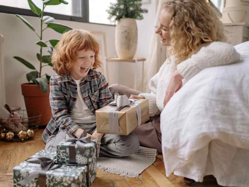 DIY-Mothers-Day-Home-Decor-Gifts-Shell-Display-All-Year