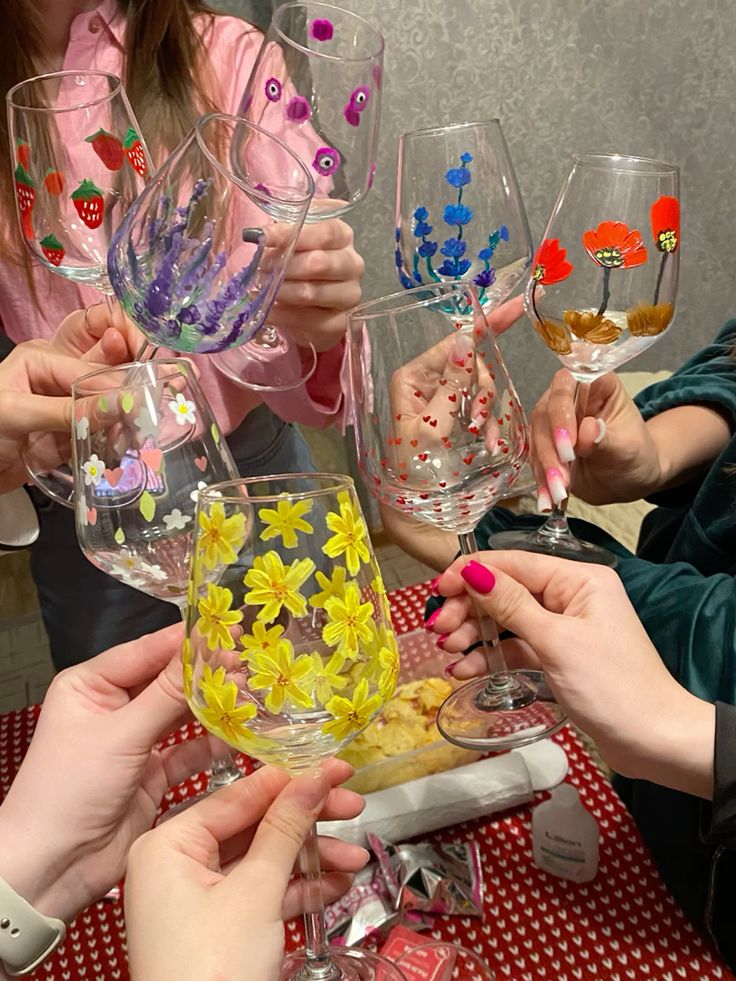 DIY-Painted-Wine-Glasses