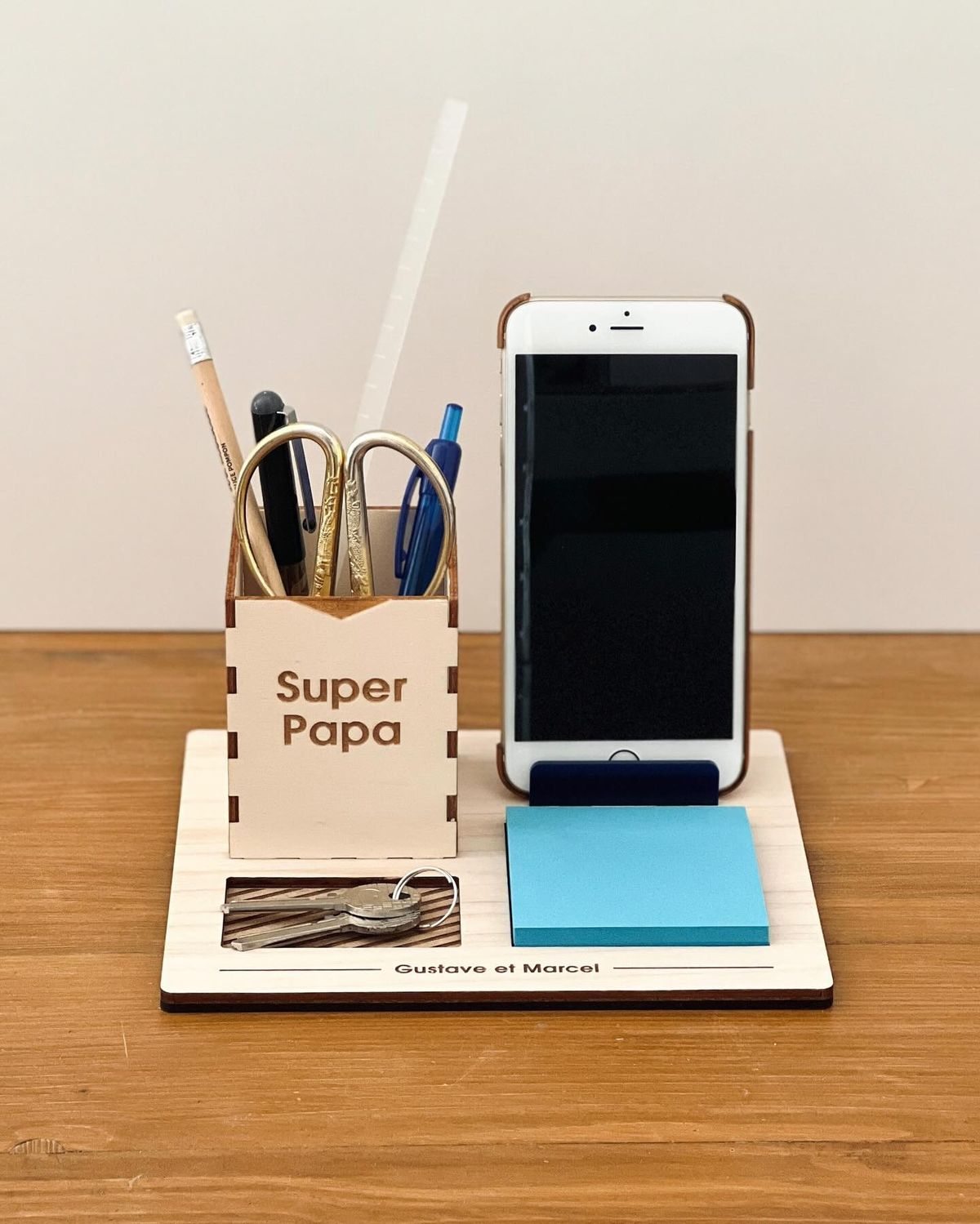 Budget-Desk-Organizer-With-Personal-Touches.