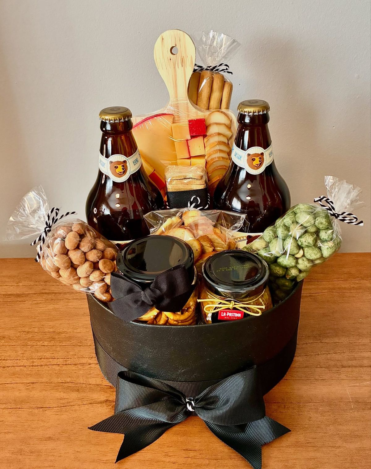 Favorite-Snacks-Gift-Basket.