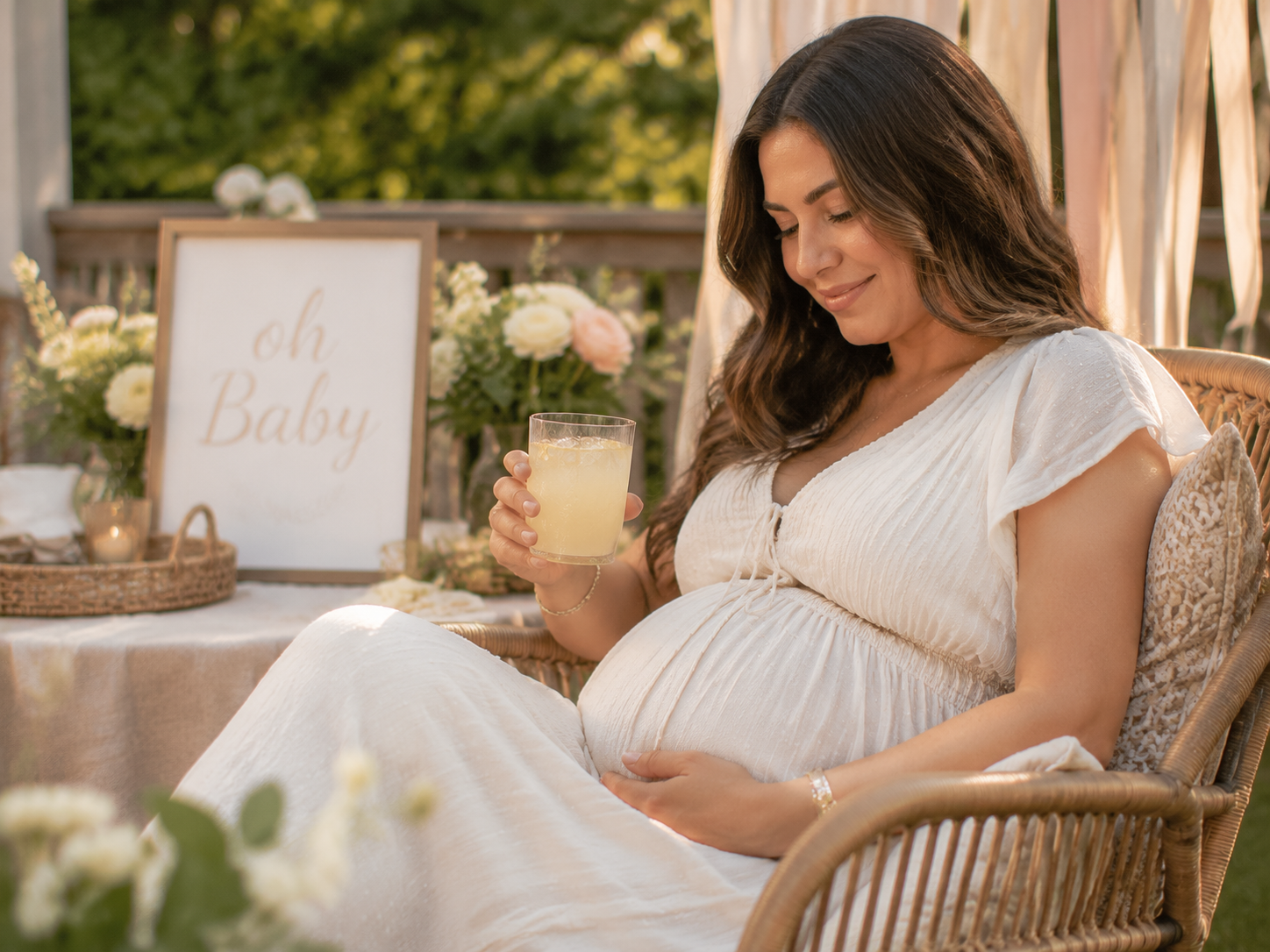 summer-baby-shower-pregnant-mom-outdoor-relaxed