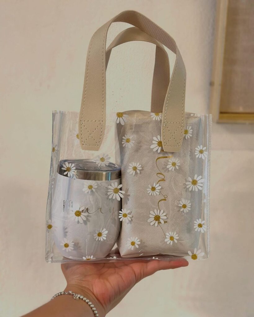 When-to-Hand-Out-the-Gift-Bag.