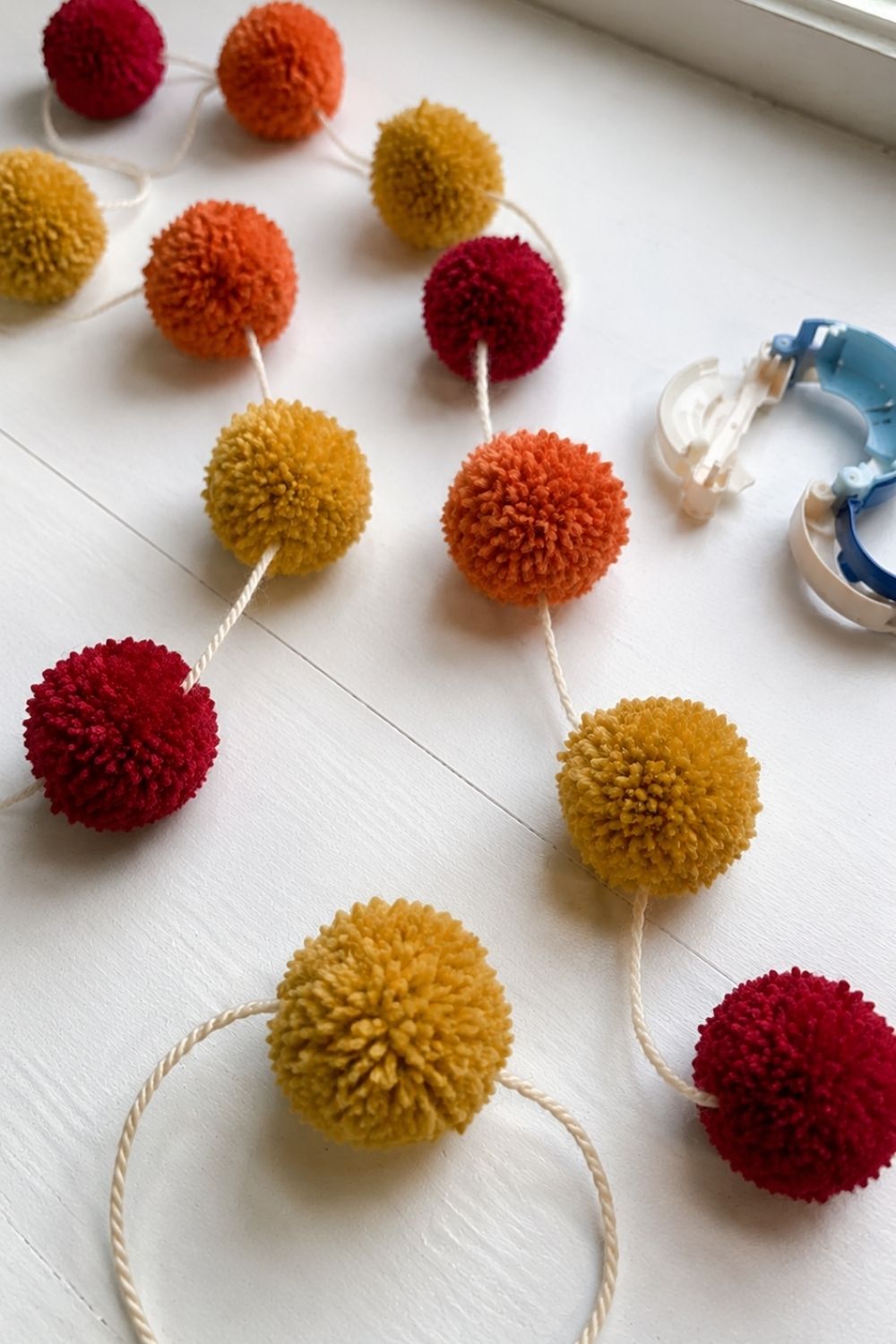 crafts-for-seniors-with-low-vision-pompom-garland
