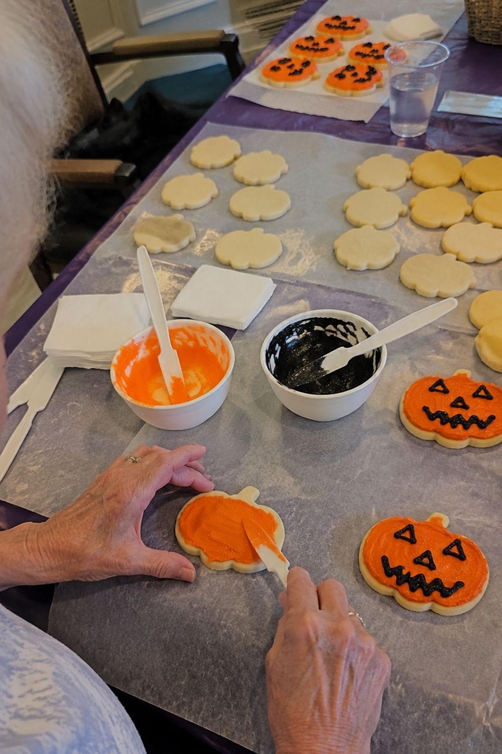 halloween-party-assisted-living-pumpkin-cookie-decorating