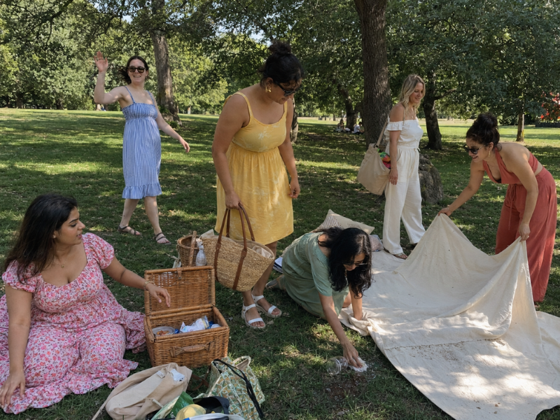 picnic-games-ladies-icebreaker-arrival
