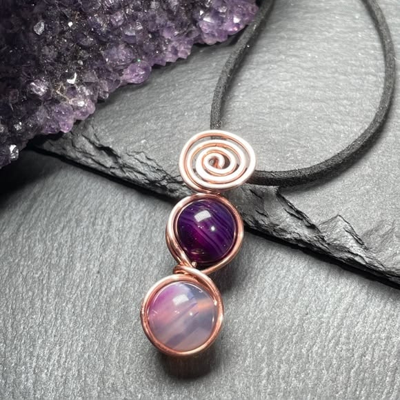 Wire-Wrapped-Pendant-With-One-Focal-Bead-crafts-for-seniors.