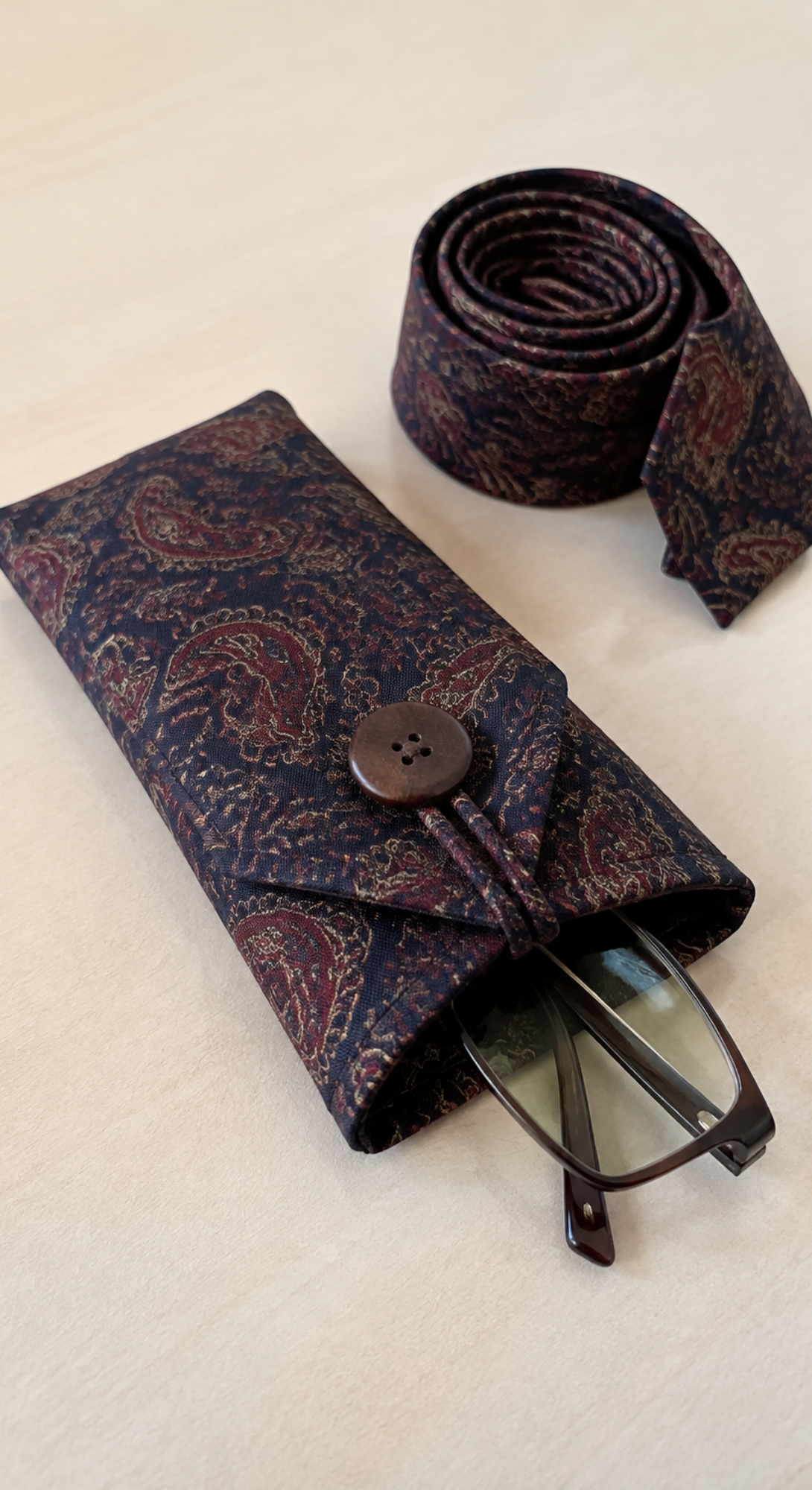 recycled-crafts-for-seniors-necktie-eyeglass-case