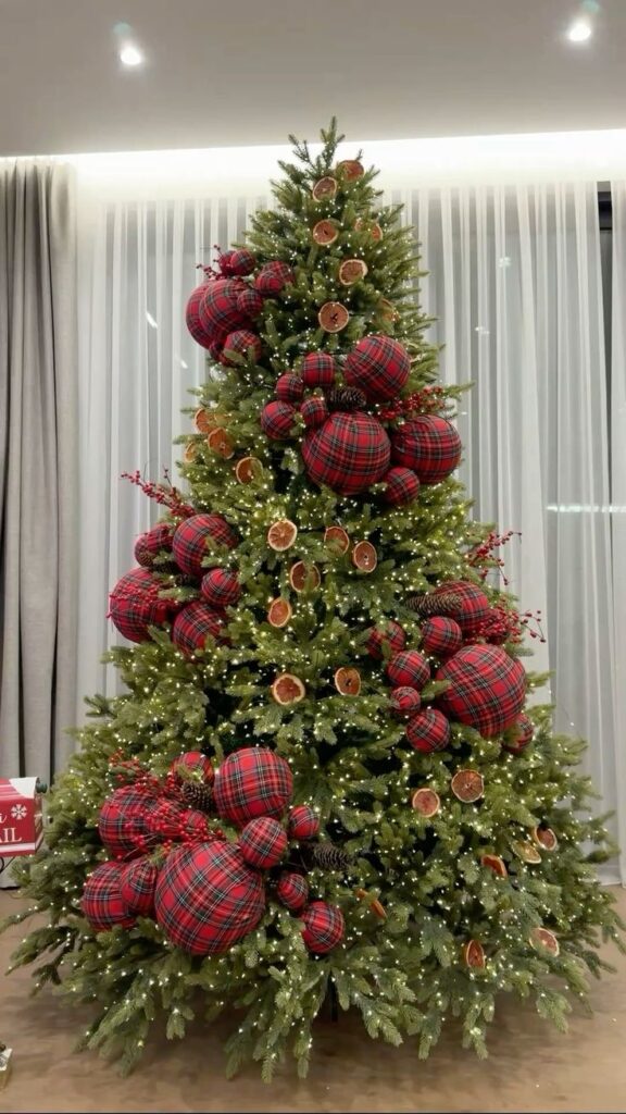 
Oversized-Ornament-Tree.