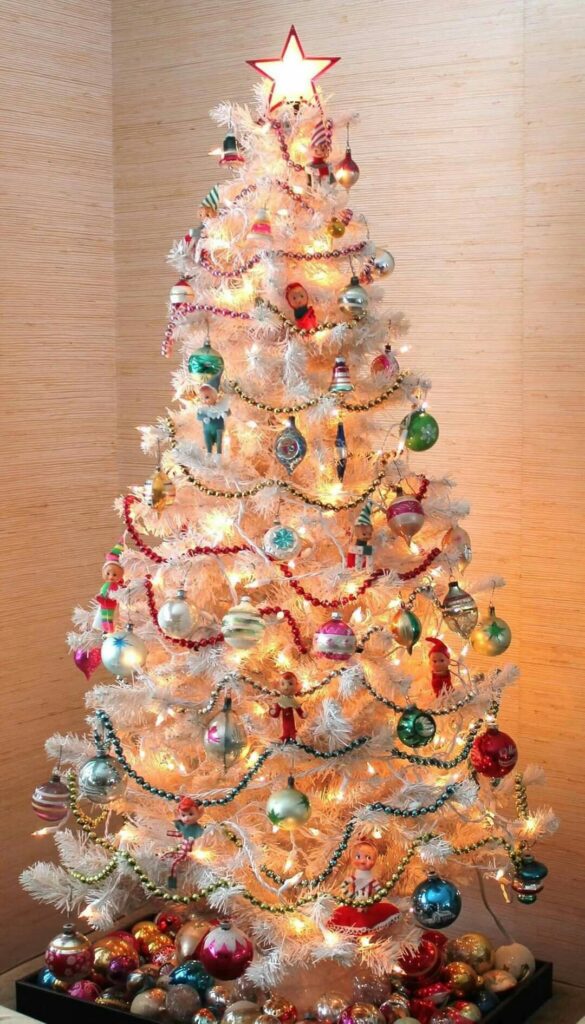 Vintage-Inspired-Tree-Without-Red-and-Green-another-Christmas -tree- ideas- that- aren't- red- and -green
