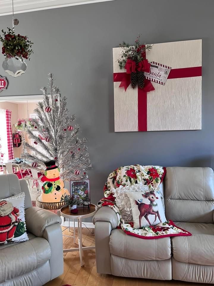What-Not-to-Spend-Your-Christmas-Decorating-Budget-On