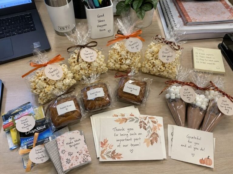thanksgiving-gifts-for-coworkers-featured-image