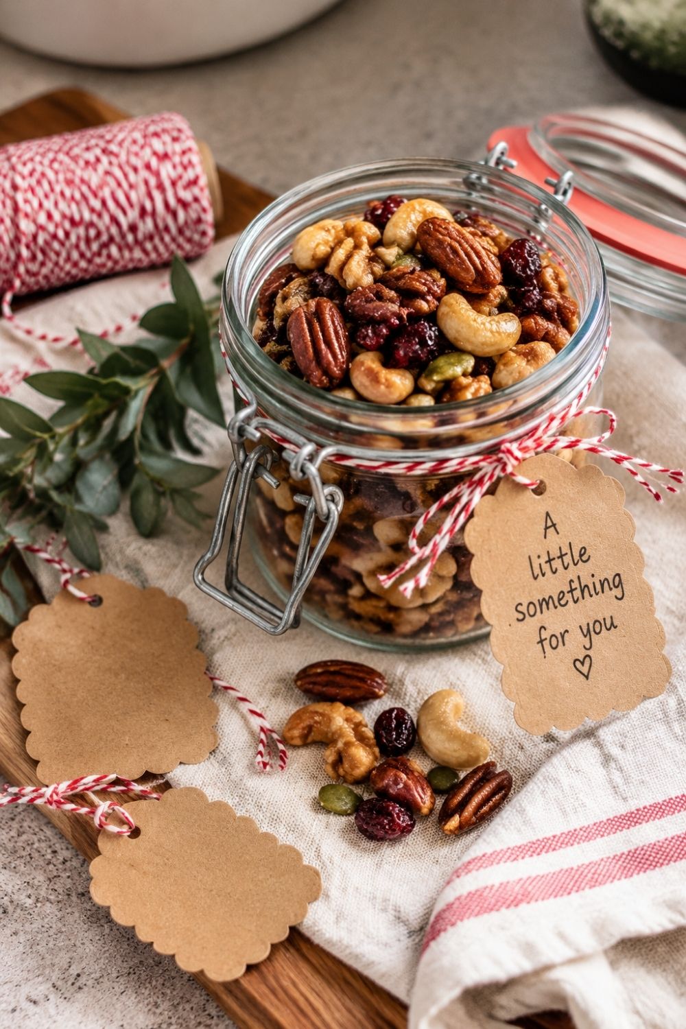 thanksgiving-hostess-gifts-spiced-maple-pecans-in-a-jar