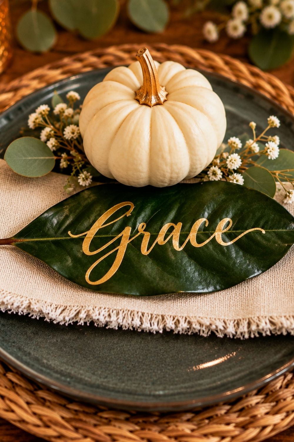 thanksgiving-place-card-ideas-magnolia-leaf-name-cards
