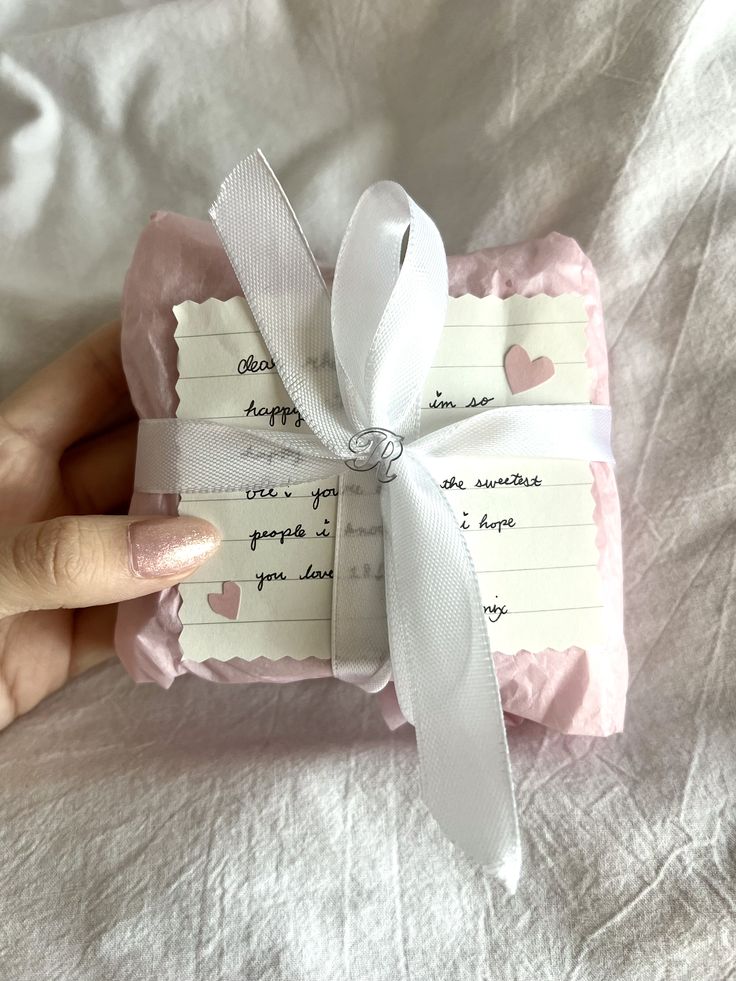 Attach-a-Tiny-Message-Envelope-to-the-Gift