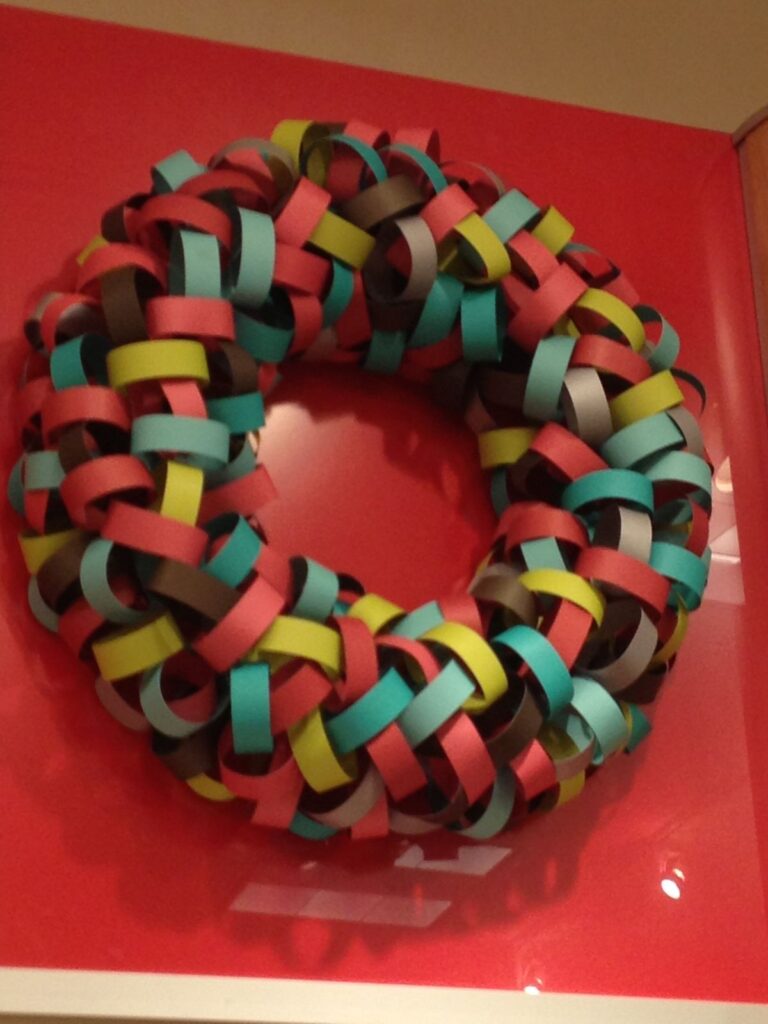 Geometric-Paper-Loop-Wreath.