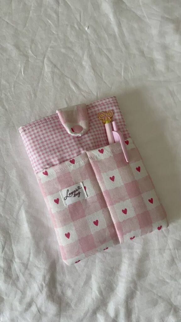 Padded-Book-or-E-Reader-Sleeve-With-a-Pocket