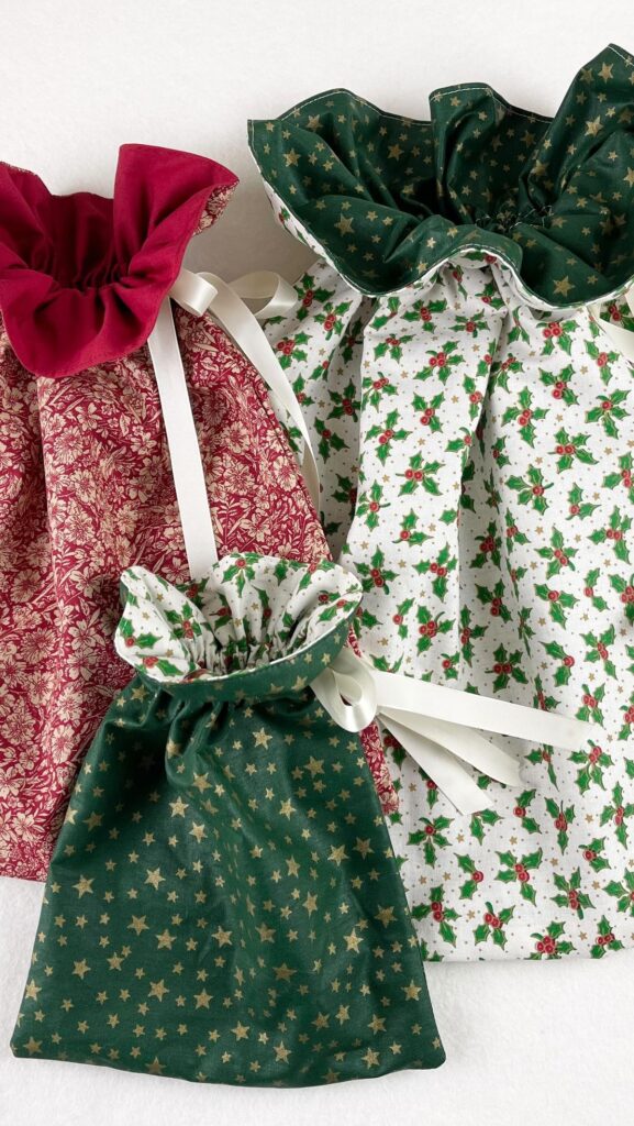 Sew-Simple-Drawstring-Gift-Bags-From-Fabric-Remnants.