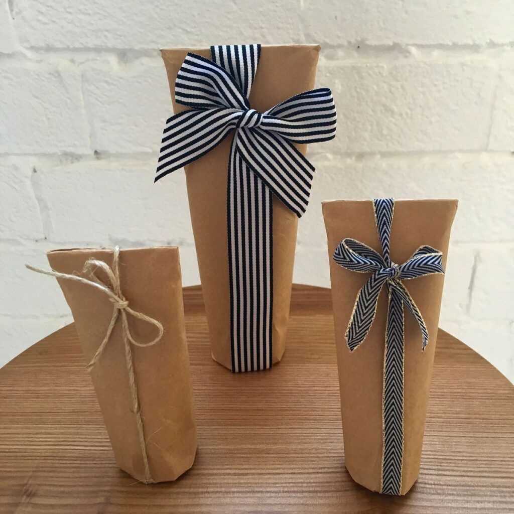 Turn-a-Cardboard-Tube-Into-a-Wrap-for-Small-Awkward-Gifts.