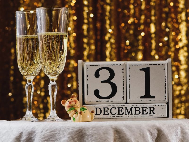 family-New-Years-Eve-party-games.