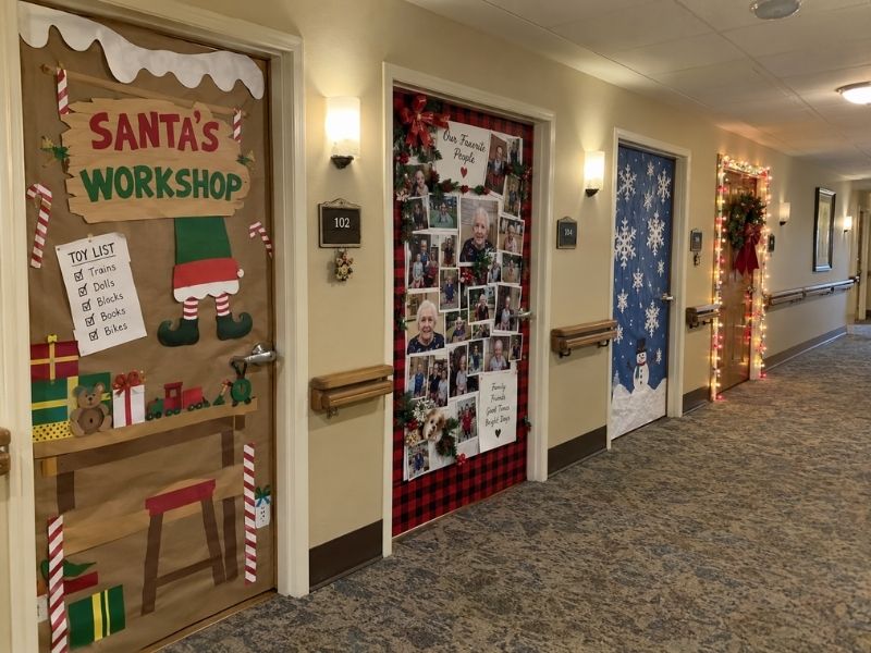 nursing-home-christmas-door-decorating-ideas-featured-hallway